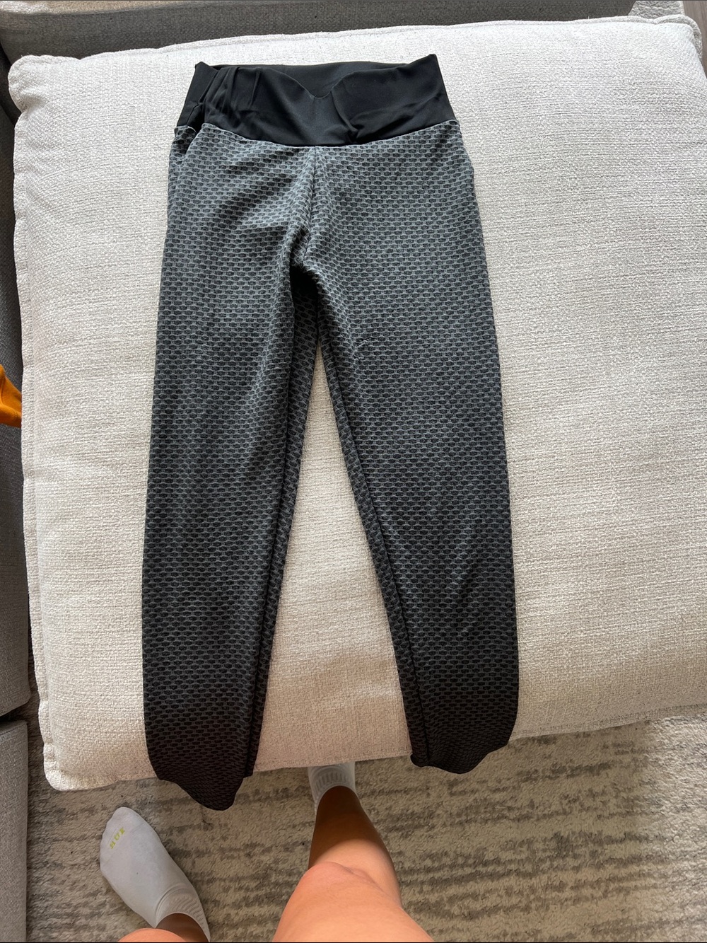 Woman Black Textured Leggings - Athletic Kids Bottoms
